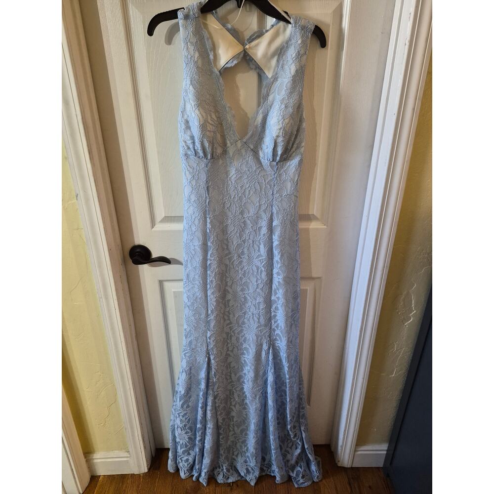 Morgan & Co.Light blue with sequin detail semi-formal,prom,cocktail,evening S 13